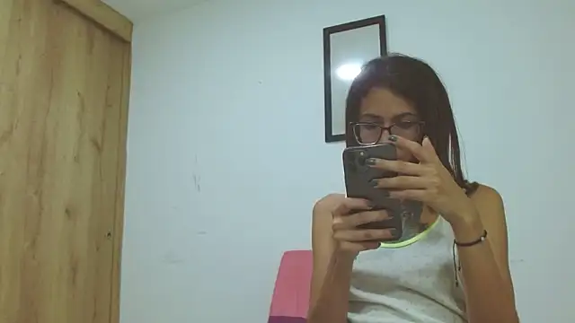 Snapshot of Emily_Lopera chatting on 27, 5, 2026 Emily Lopera online show from 27, 5, 2026