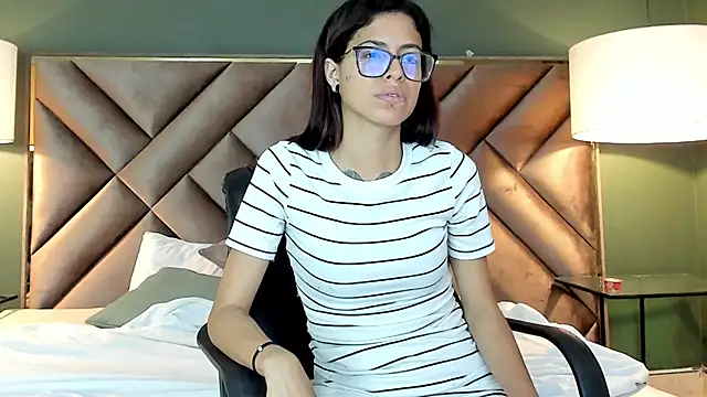 Snapshot of Emily_Lopera chatting on 20, 6, 2026 Emily Lopera online show from 20, 6, 2026