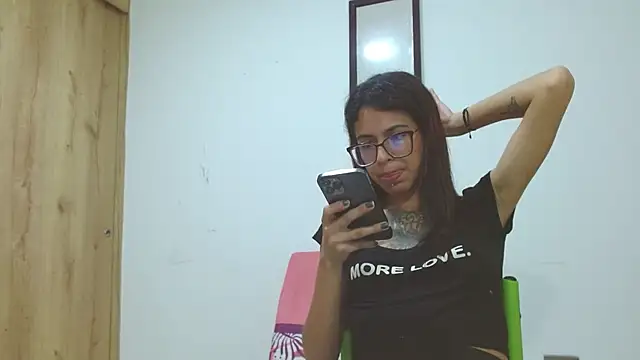 Snapshot of Emily_Lopera chatting on 30, 5, 2026 Emily Lopera online show from 30, 5, 2026