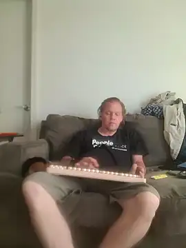 Snapshot of yourMasterisBored chatting on 18, 5, 2026 yourMasterisBored online show from 18, 5, 2026