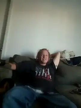 Snapshot of yourMasterisBored chatting on 9, 5, 2026 yourMasterisBored online show from 9, 5, 2026