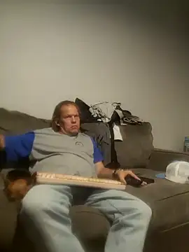 Snapshot of yourMasterisBored chatting on 28, 5, 2026 yourMasterisBored online show from 28, 5, 2026