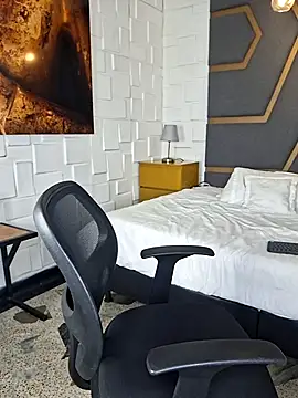 Snapshot of Allison_Owenns chatting on 7, 4, 2026 Allison Owenns online show from 7, 4, 2026