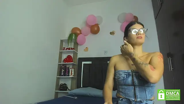 Snapshot of Mariana_and_Ronny chatting on 18, 5, 2026 Mariana and Ronny online show from 18, 5, 2026