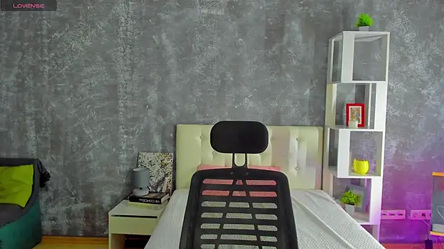 Snapshot of Shiny_Liss chatting on 12, 5, 2026 Shiny Liss online show from 12, 5, 2026
