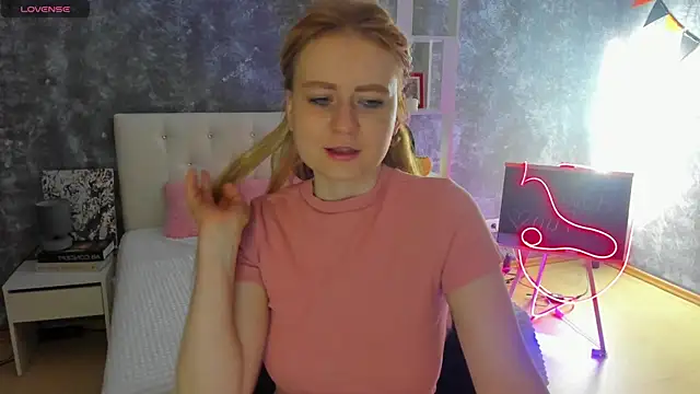 Snapshot of Shiny_Liss chatting on 5, 5, 2026 Shiny Liss online show from 5, 5, 2026