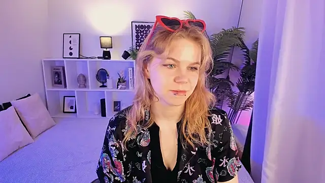 ElizabethVane online show from 7, 5, 2026
