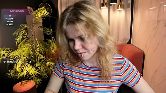 Snapshot of ElizabethVane chatting on 14, 6, 2026 ElizabethVane online show from 14, 6, 2026