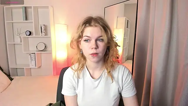 Snapshot of ElizabethVane chatting on 6, 6, 2026 ElizabethVane online show from 6, 6, 2026