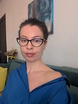 Snapshot of IreneBlue_ chatting on 5, 4, 2026 IreneBlue online show from 5, 4, 2026