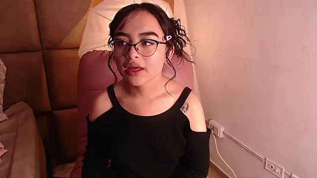 Snapshot of Mini_Rouse chatting on 28, 5, 2026 Mini Rouse online show from 28, 5, 2026