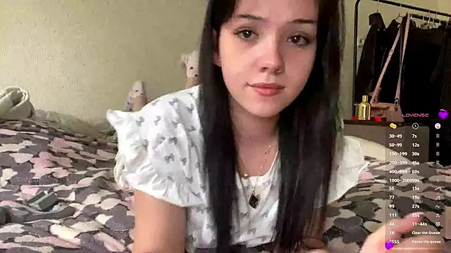 Snapshot of BeckyAurielle chatting on 4, 4, 2026 BeckyAurielle online show from 4, 4, 2026