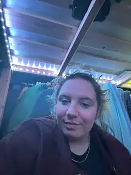 curvyneon online show from 16, 4, 2026