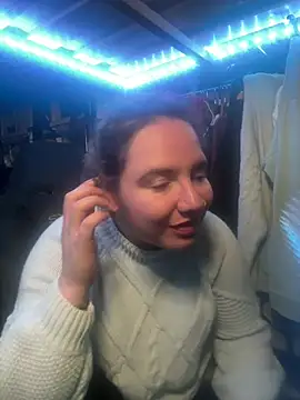 curvyneon online show from 12, 4, 2026