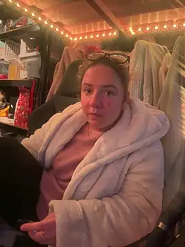 curvyneon online show from 4, 4, 2026