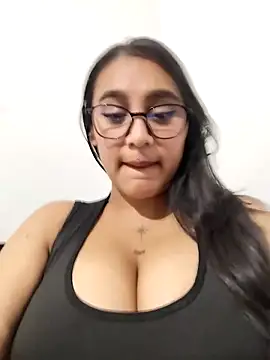Mia skyy18 online show from 16, 4, 2026