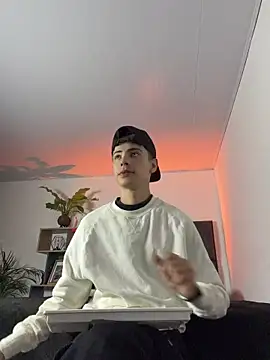 SebastianReed  online show from 12, 5, 2026