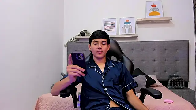 Andrew restrepoo online show from 17, 3, 2026