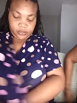 BeverlyQueen15 online show from 13, 4, 2026