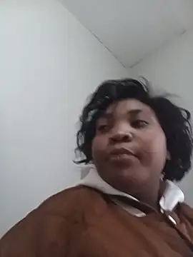 Snapshot of BeverlyQueen15 chatting on 16, 6, 2026 BeverlyQueen15 online show from 16, 6, 2026