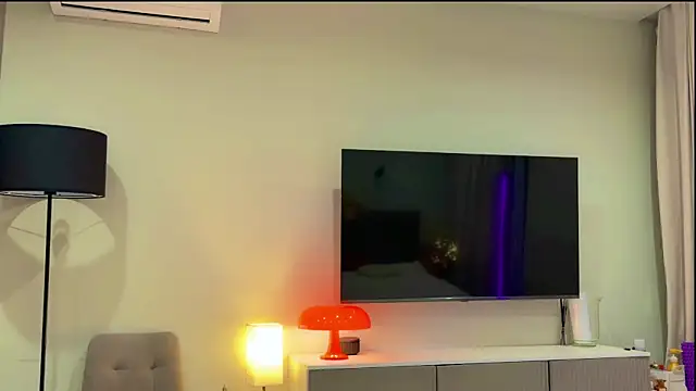 Nicolekira online show from 3, 4, 2026