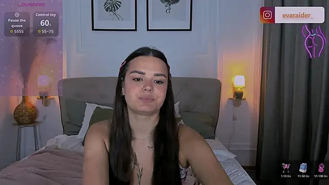 Snapshot of EvaRaider chatting on 25, 5, 2026 EvaRaider online show from 25, 5, 2026