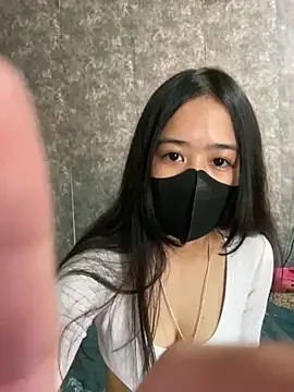 Leeleesweetbaebi online show from 19, 3, 2026