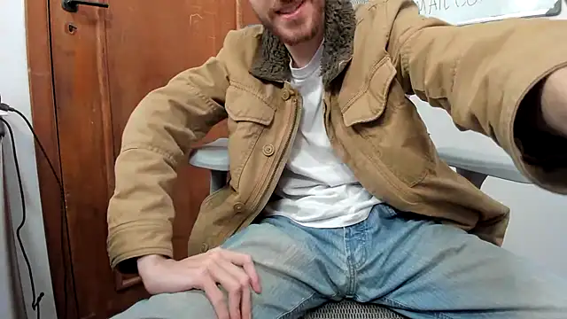 Snapshot of 4rthurTV chatting on 8, 7, 2026 4rthurTV online show from 8, 7, 2026