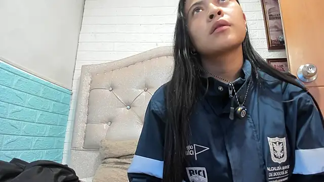 LITTLE-NESSA online show from 10, 4, 2026