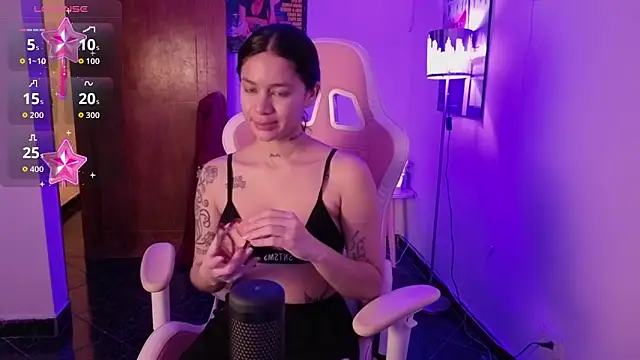 Snapshot of Oliviasims chatting on 6, 4, 2026 Oliviasims online show from 6, 4, 2026