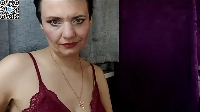 HotMamaQueen234 online show from 15, 4, 2026