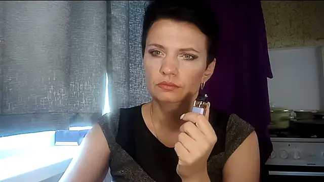 Snapshot of HotMamaQueen234 chatting on 27, 7, 2026 HotMamaQueen234 online show from 27, 7, 2026