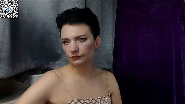 HotMamaQueen234 online show from 17, 4, 2026