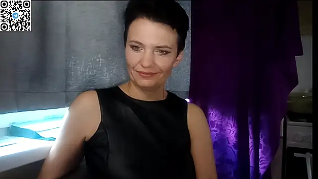 Snapshot of HotMamaQueen234 chatting on 15, 7, 2026 HotMamaQueen234 online show from 15, 7, 2026