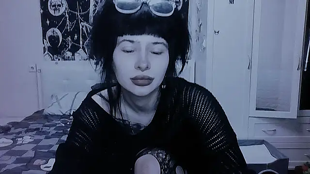 Snapshot of AllisonDeetz chatting on 12, 5, 2026 AllisonDeetz online show from 12, 5, 2026
