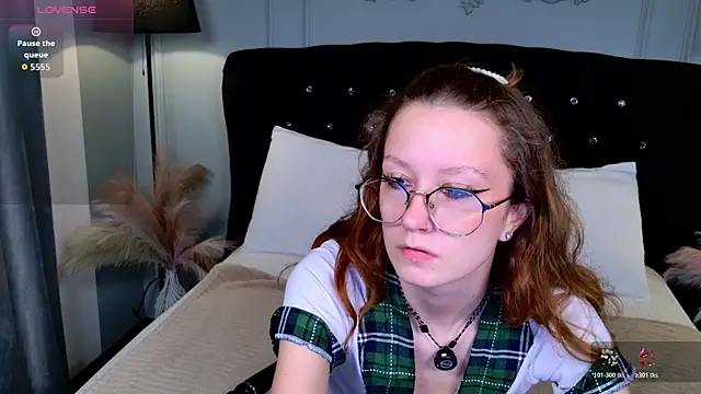 Snapshot of AmelieViolet chatting on 12, 7, 2026 AmelieViolet online show from 12, 7, 2026