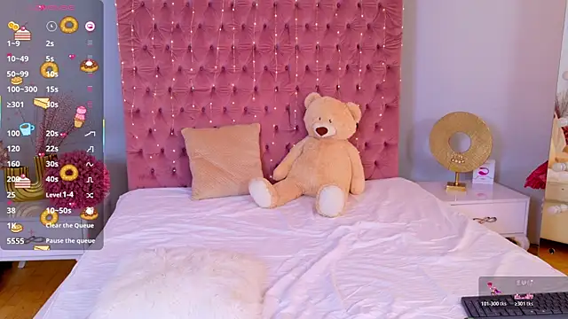 Snapshot of Kirstene chatting on 8, 8, 2026 Kirstene online show from 8, 8, 2026
