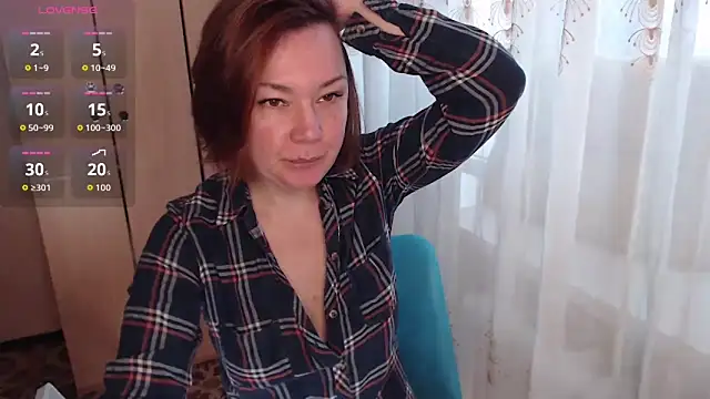Snapshot of Julia_Vagrik chatting on 4, 5, 2026 Julia Vagrik online show from 4, 5, 2026