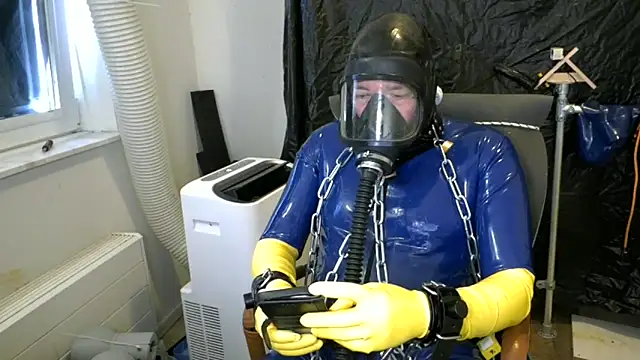 Snapshot of latexslaveboy chatting on 1, 6, 2026 latexslaveboy online show from 1, 6, 2026