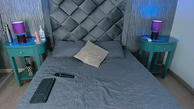 Aria Sims online show from 7, 4, 2026