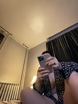 JulieetteLatte online show from 2, 4, 2026