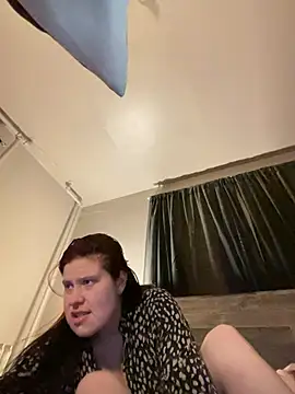 JulieetteLatte online show from 6, 4, 2026