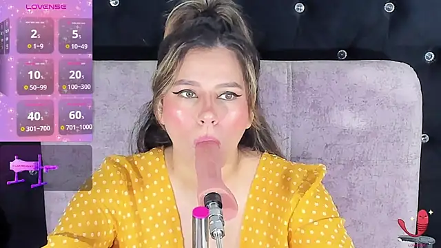 abby blond1 online show from 17, 4, 2026