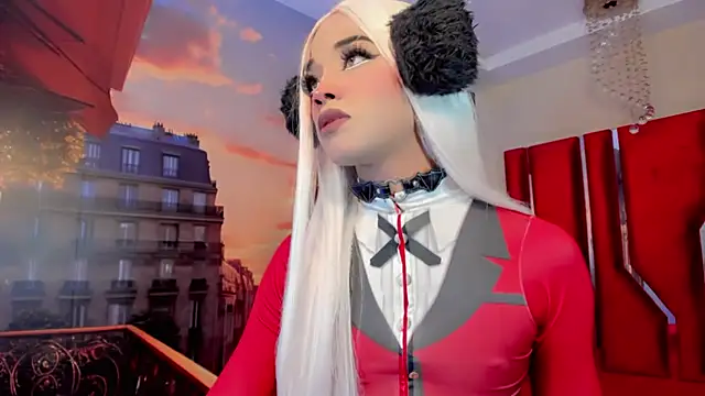 Paola Delfino online show from 25, 5, 2026
