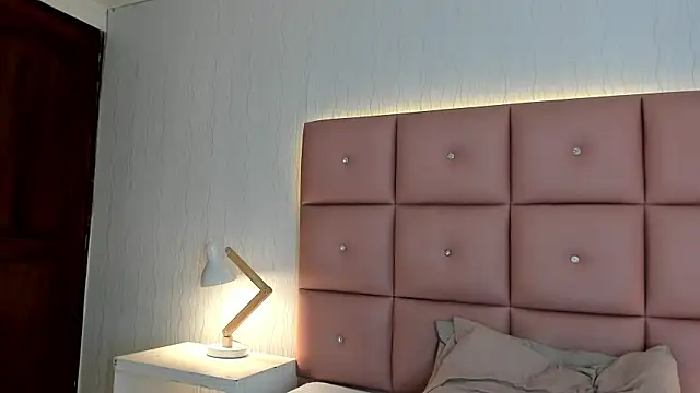 tifanywollf online show from 4, 4, 2026