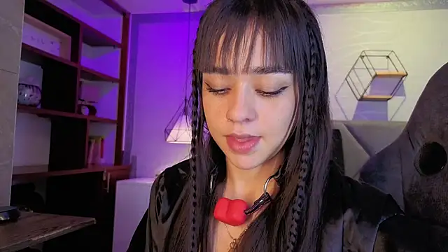 tifanywollf online show from 26, 3, 2026