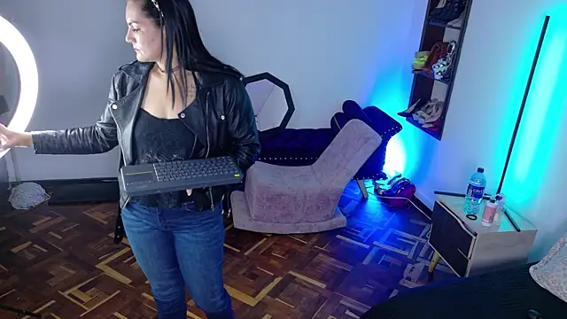 Snapshot of Scarlet_Hiit chatting on 3, 7, 2026 Scarlet Hiit online show from 3, 7, 2026