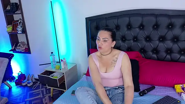 Snapshot of Scarlet_Hiit chatting on 10, 7, 2026 Scarlet Hiit online show from 10, 7, 2026