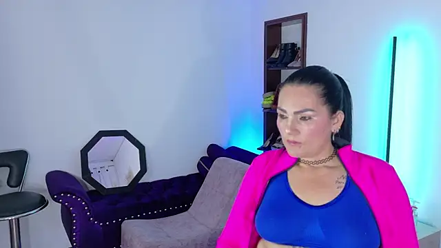Snapshot of Scarlet_Hiit chatting on 9, 7, 2026 Scarlet Hiit online show from 9, 7, 2026