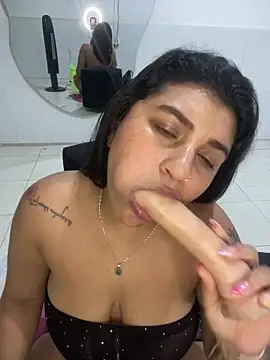 Snapshot of Mia_rouseee chatting on 7, 4, 2026 Mia rouseee online show from 7, 4, 2026